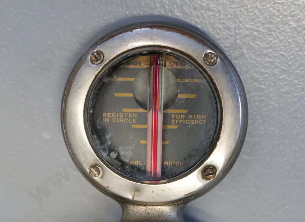 vintage Boyce MotoMeter automotive temperature gauge H-115 W-160 Image 1++