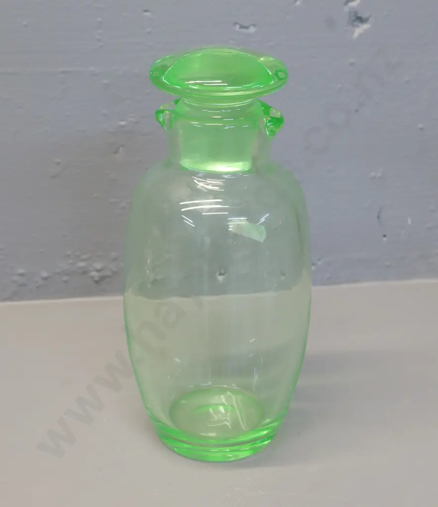 green uranium glass stoppered pouring bottle - has chip to underside of stopper H-210 Image 1++