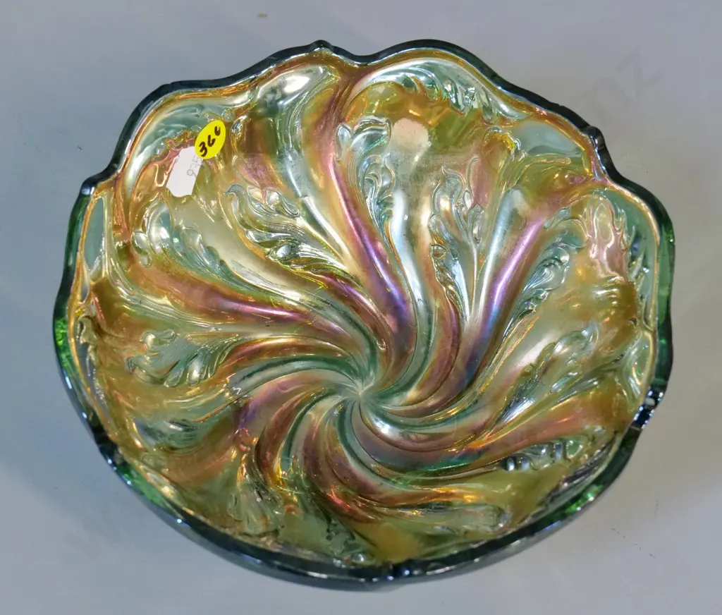 green carnival glass bowl H-90 D-190 Image 1++