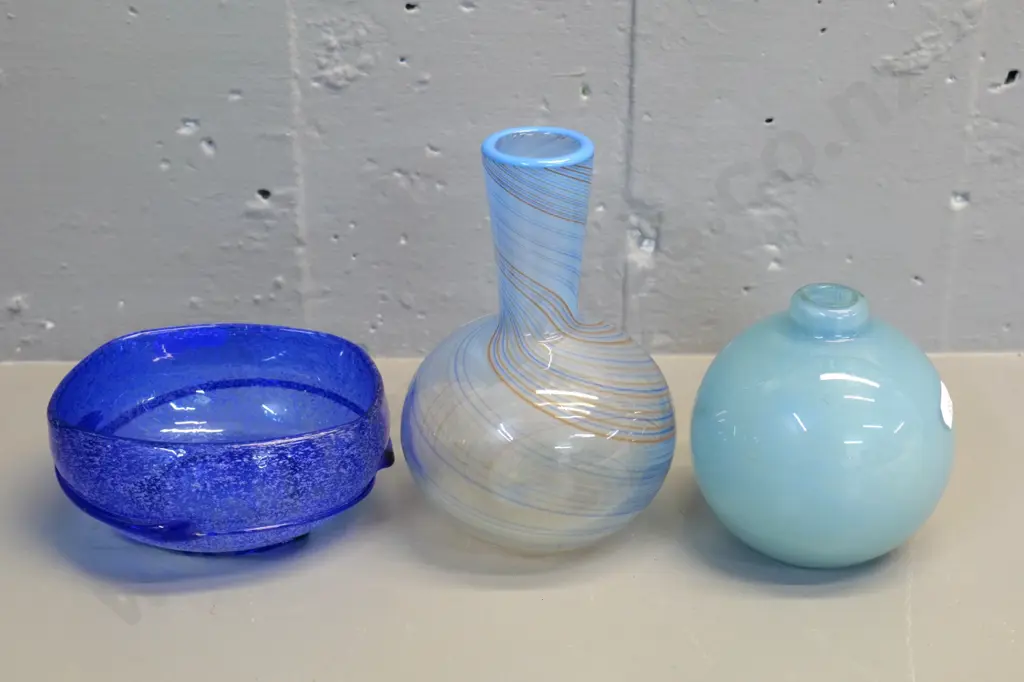 3 pieces art glass - opalescent narrow-neck vase H-160, ball vase, and blue bowl Image 1++