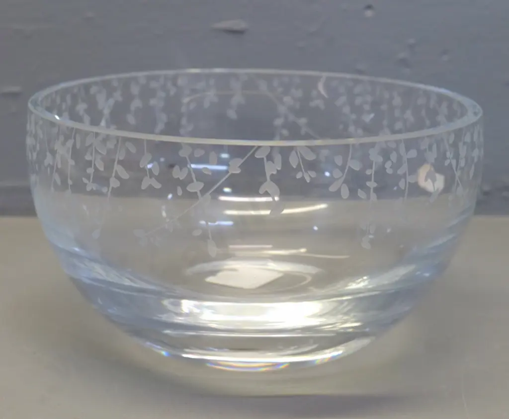 etched pattern crystal bowl - Kate Spade New York on base H-110 D-200 Image 1++