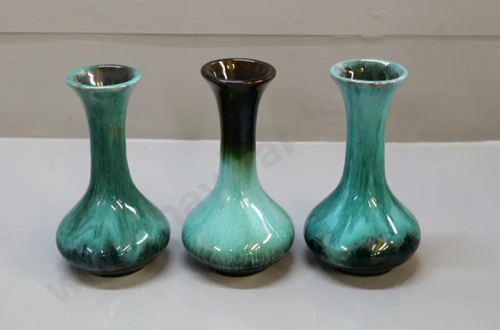 3 small Blue Mountain pottery vases H-150 Image 1++