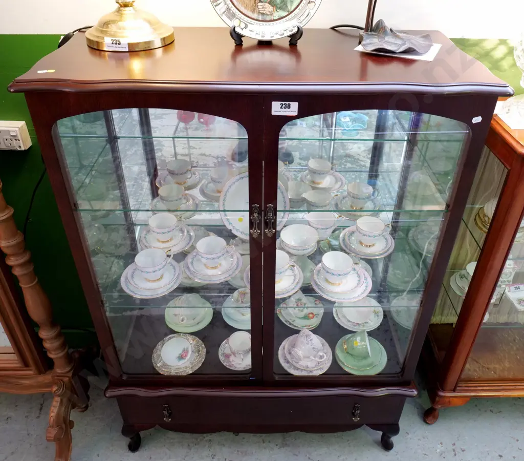 reproduction solid mahogany china cabinet w/2 doors, glazed sides, mirrored back, 2 adjustable shelves H1250 W920 D420 Image 1++