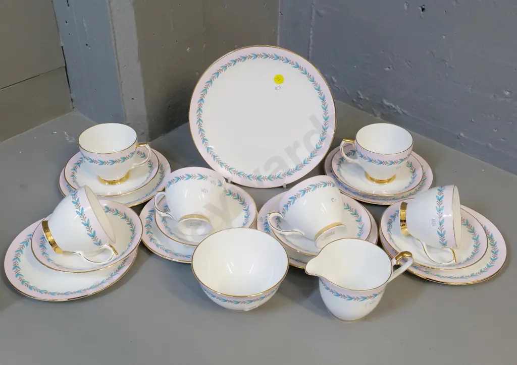 Windsor 'Laurel' pattern 21-piece tea set Image 1++