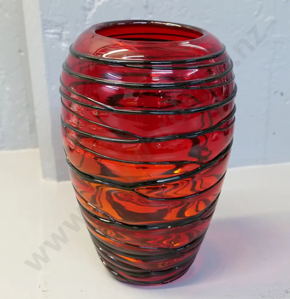 red and black spiral pattern art glass vase H-280 Image 1++