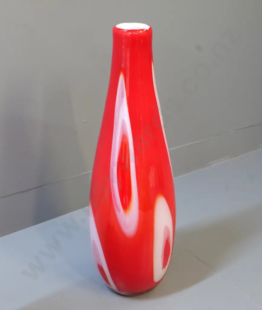 heavy red and white art glass vase H-490 Image 1++