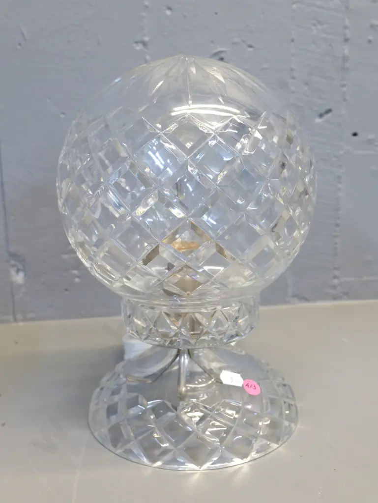 cut crystal table lamp with globe shaped shade H-290 Image 1++