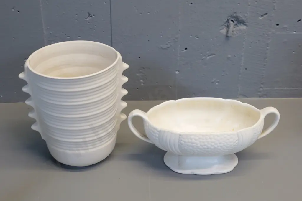 Crown Lynn / Flair Potteries cream glaze flower trough No 364, H110 L270, & an English Royal Norfolk large vase Image 1++