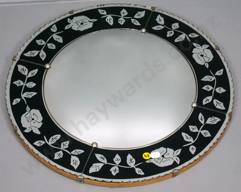 circular scalloped edge convex wall mirror Diam-430 Image 1++