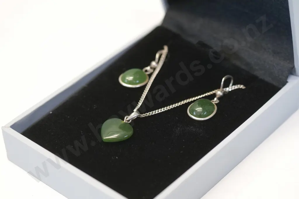 greenstone heart necklace chain stamped 925 & pair of greenstone earrings Image 1++
