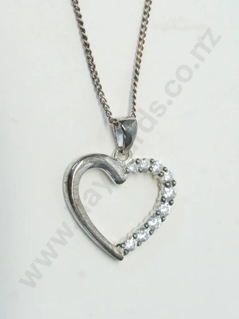 heart shaped necklace with czs stamped 925 Image 1++