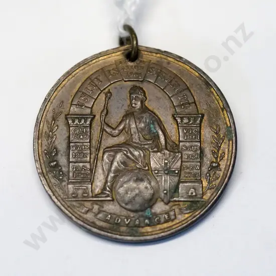 small medallion - 1901 - In Commemoration of Australian Commonwealth - diameter 32, some oxidation