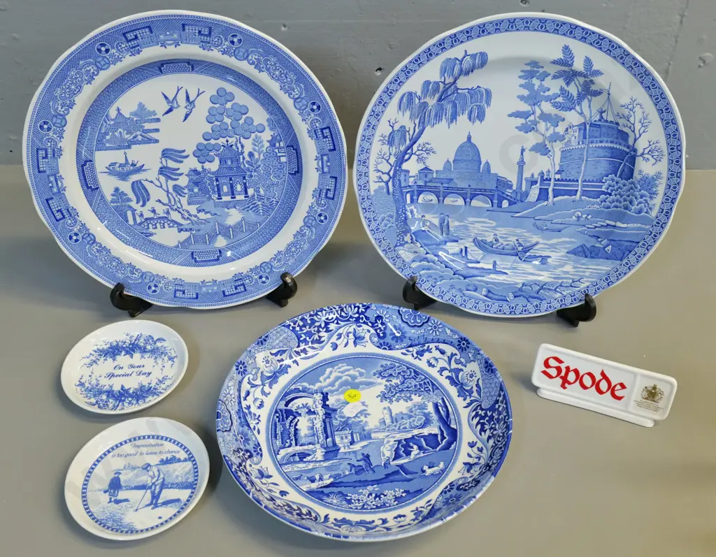 Spode items - 2 Blue Room cabinet plates D265, Italian pattern dish, 2 Mementoes pin dishes, and a retail display sign Image 1++
