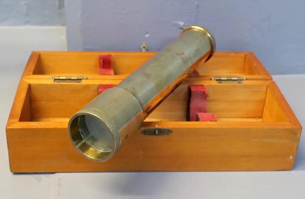 brass kaleidoscope L-245 in fitted wooden case Image 1++