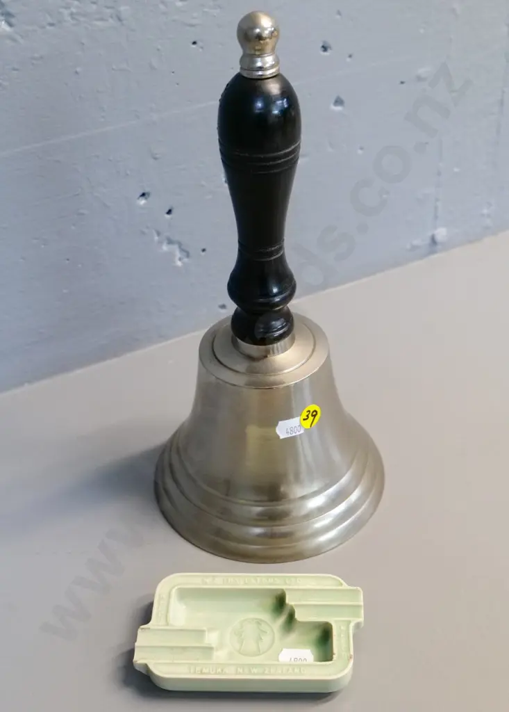 New Zealand Insulators Temuka ashtray and a very loud school bell with wooden handle H-300 Image 1++