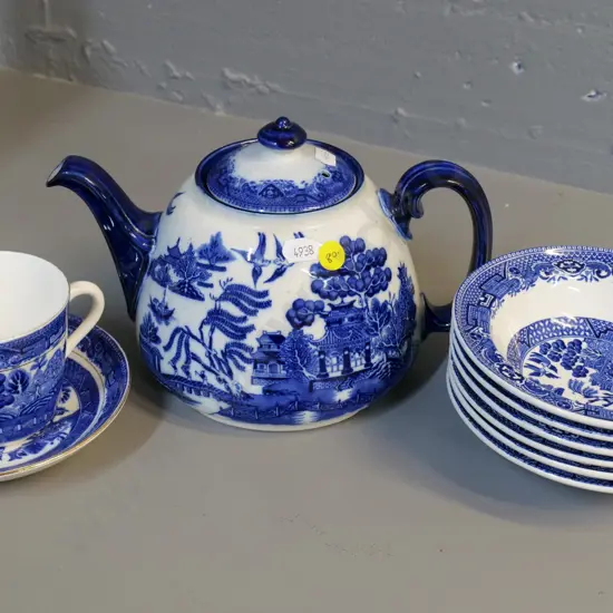 Victorian Doulton's Willow teapot H-140 W-220, Royal Albert cup & saucer, 6 Swinnerton's Old Willow dessert bowls