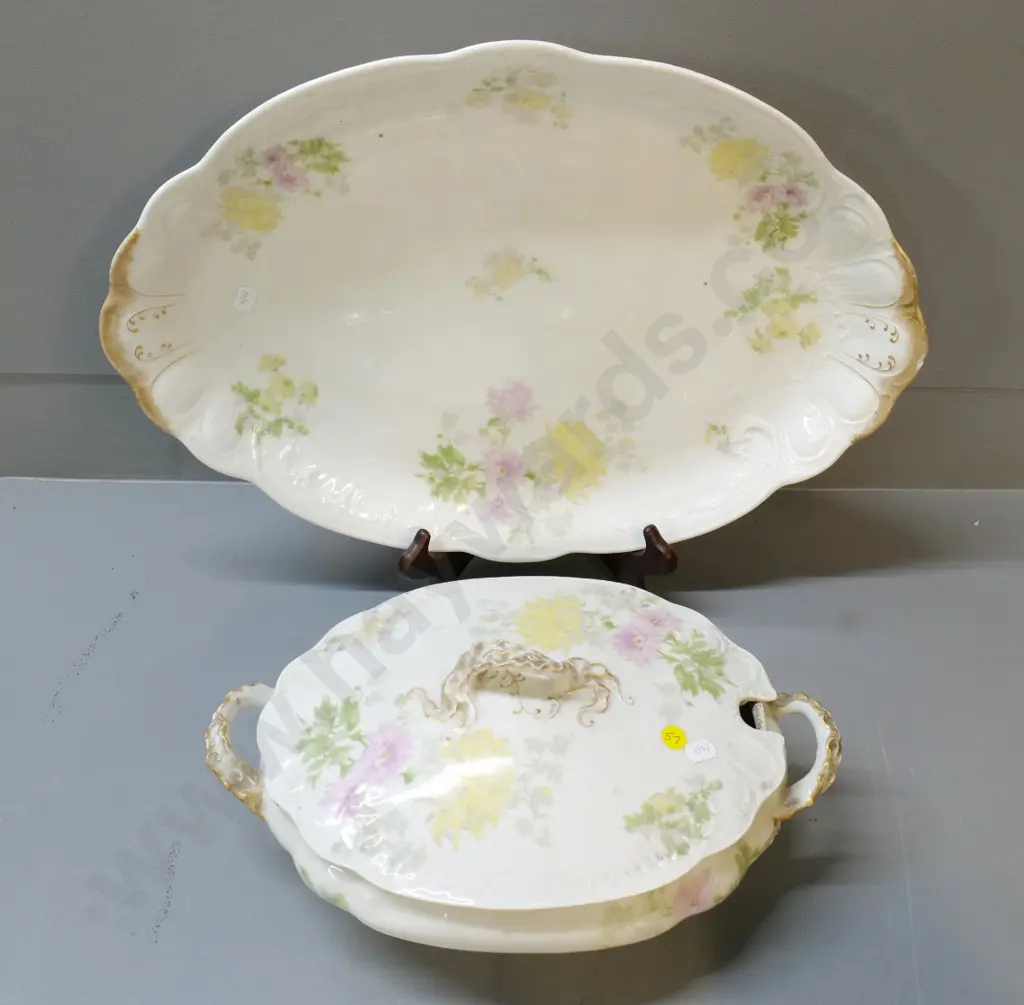 vintage Limoges lidded soup tureen and a large ashett with chip to edge L-500 W-350 Image 1++