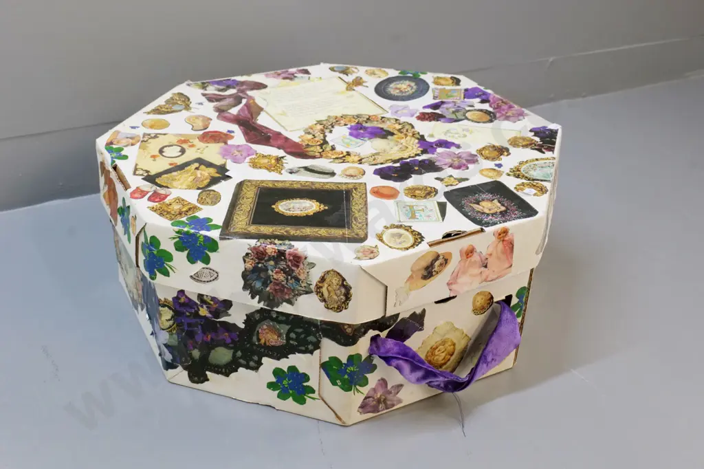 vintage costume items - 2 highly decorated hats in appliqued hat box Image 1++