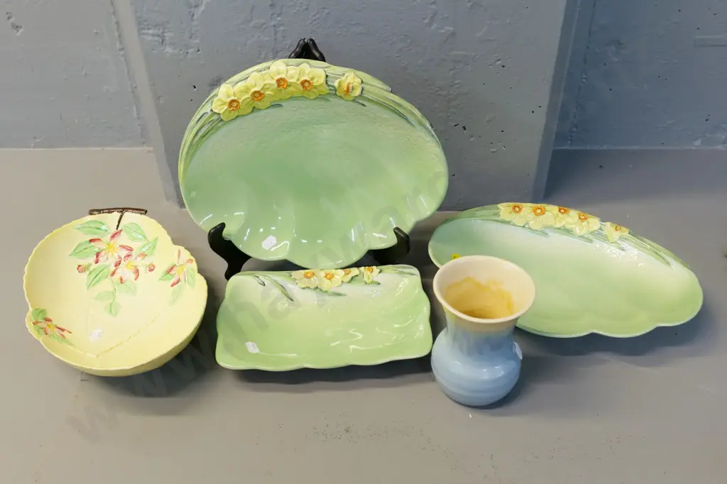 3 Beswick daffodil dishes, larger are L240, Carlton Ware apple blossom dish, drip glaze pottery vase, incised 17 on base Image 1++