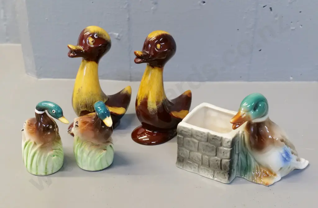 ceramic duck ornaments: salt & pepper marked Japan, vase no maker's mark, and 2 Blue Mountain ducks H-140 L-140 Image 1++