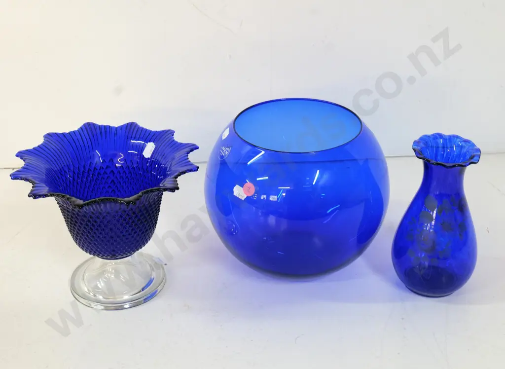 3 pieces of cobalt blue glass - Italian hand blown ball shaped H190, bowl on clear stem, and a vase with applied pattern Image 1++