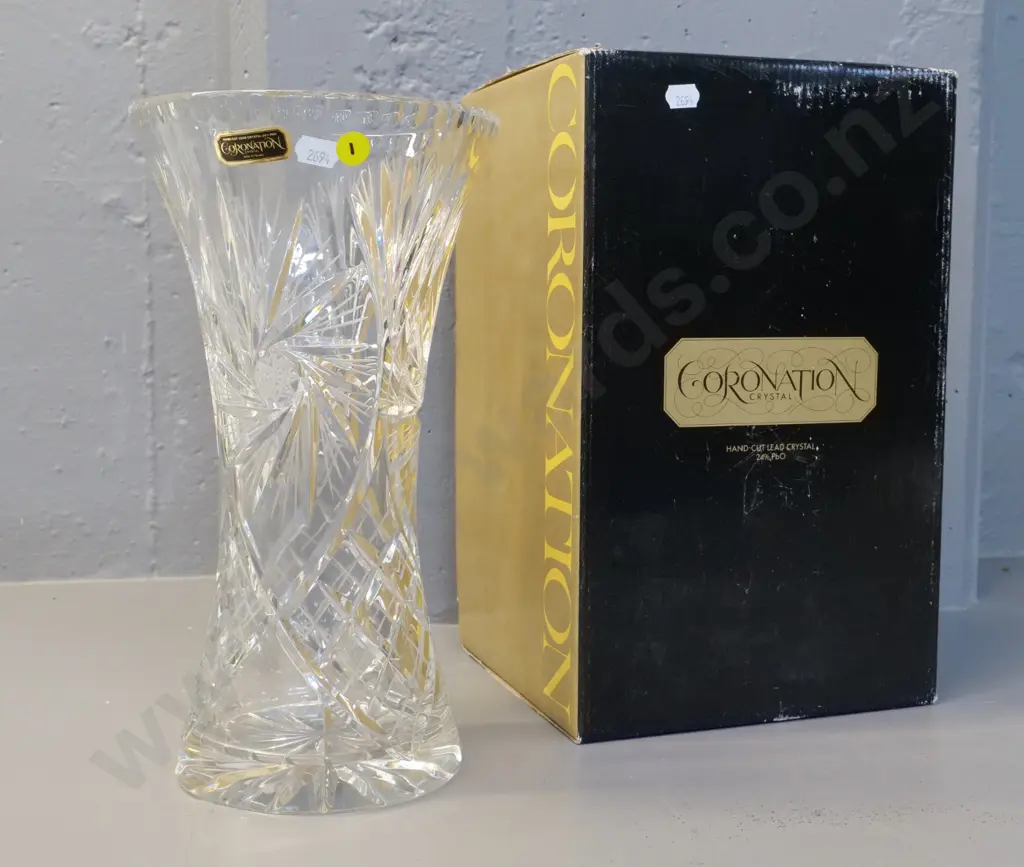 Coronation English cut crystal vase -  case in original box - H-300 D-165 at top Image 1++