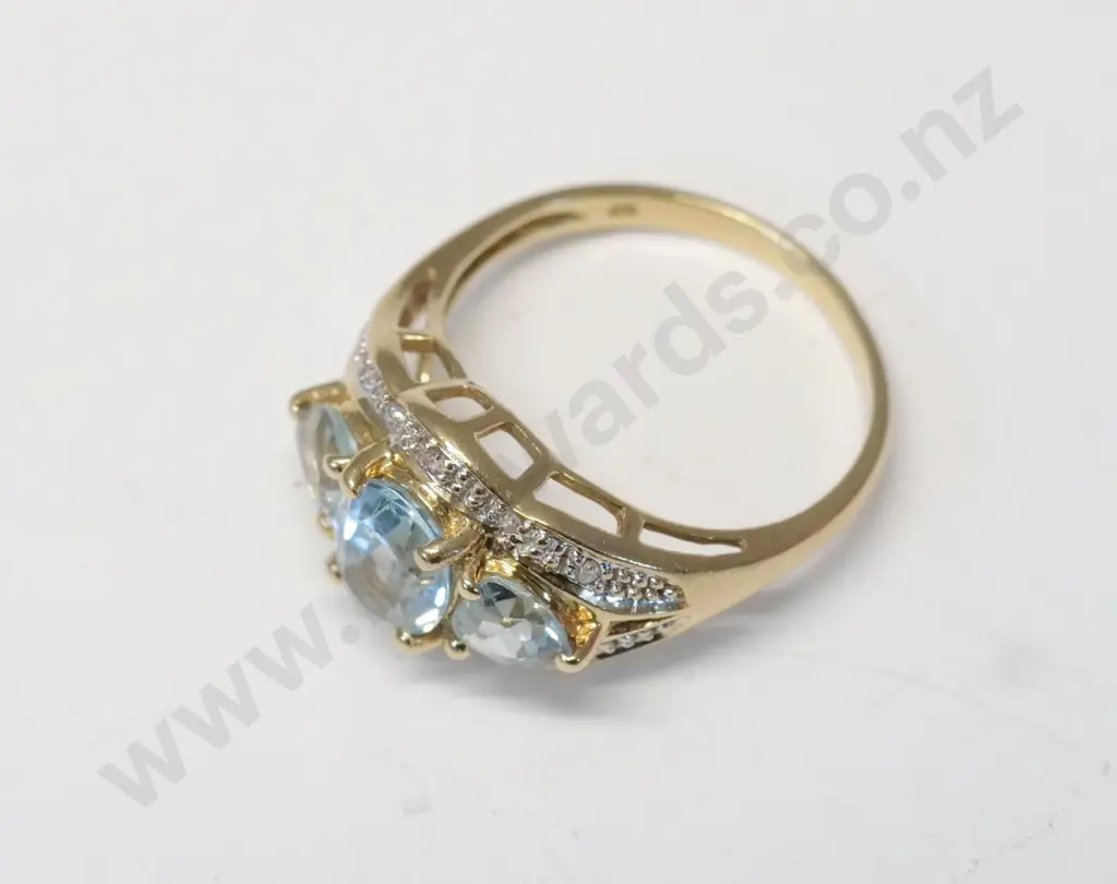 aquamarine dress ring - stamped 9ct Image 1++