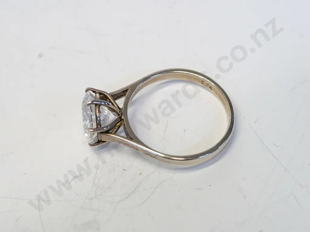silver cz ring stamped 925 Image 1++