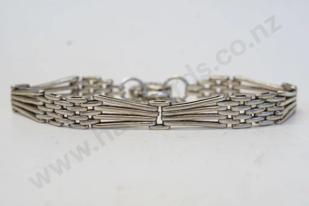 silver link bracelet with heart clasp Image 1++