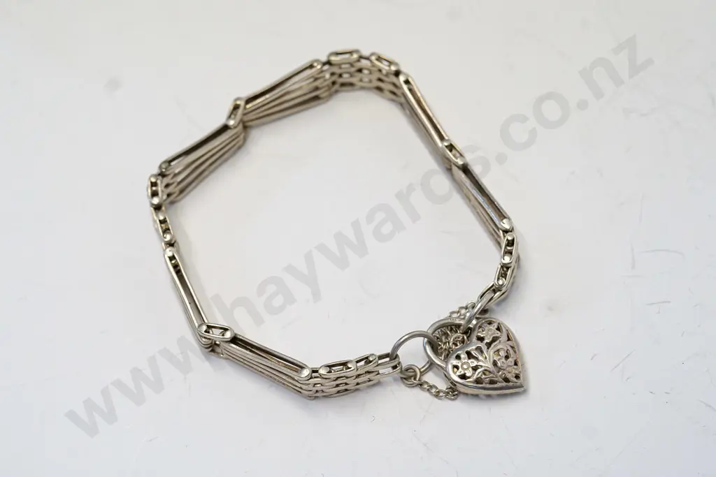 silver link bracelet with heart clasp Image 1++