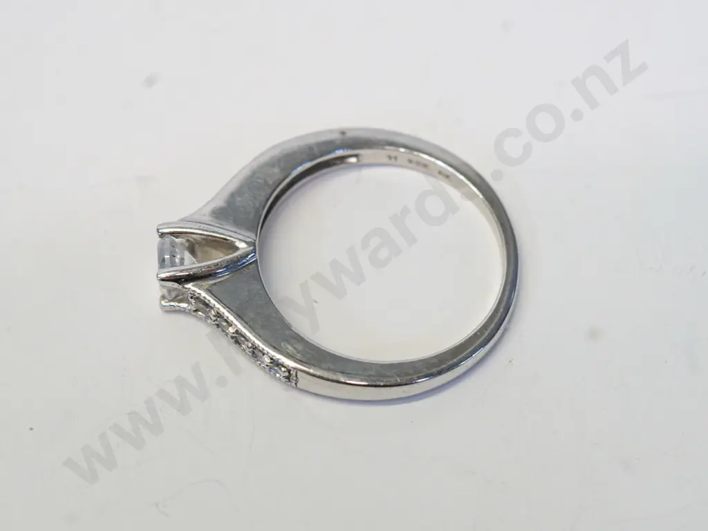 silver cz ring stamped 925 Image 1++