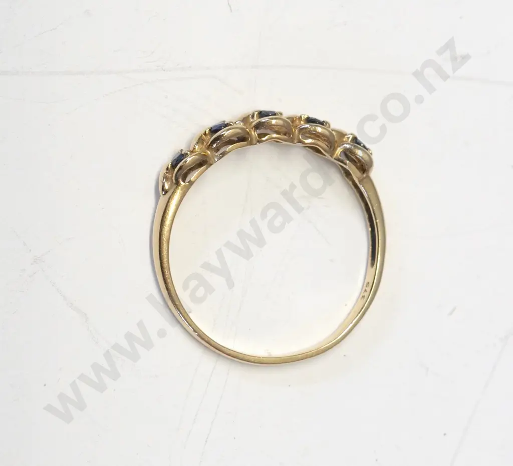 9ct sapphire ring - stamped Image 1++