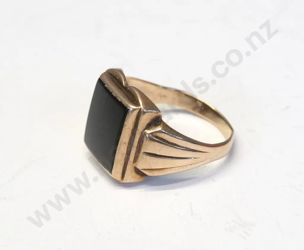 9ct onyx mans ring - stamped Image 1++