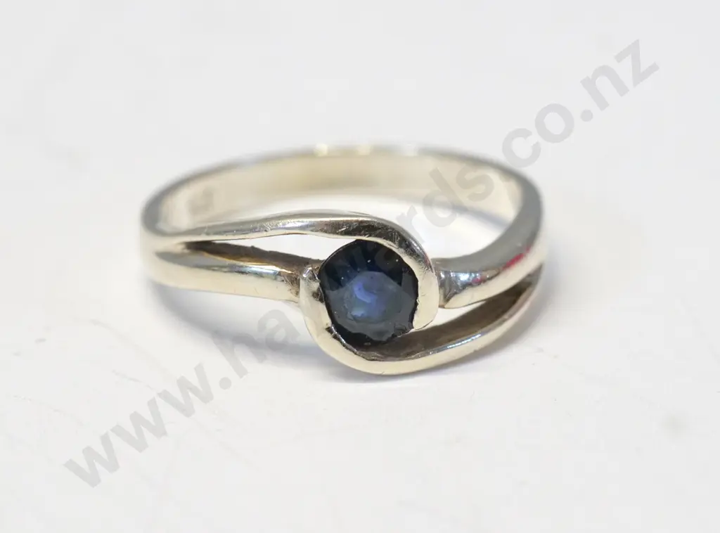9ct sapphire ring stamped Image 1++