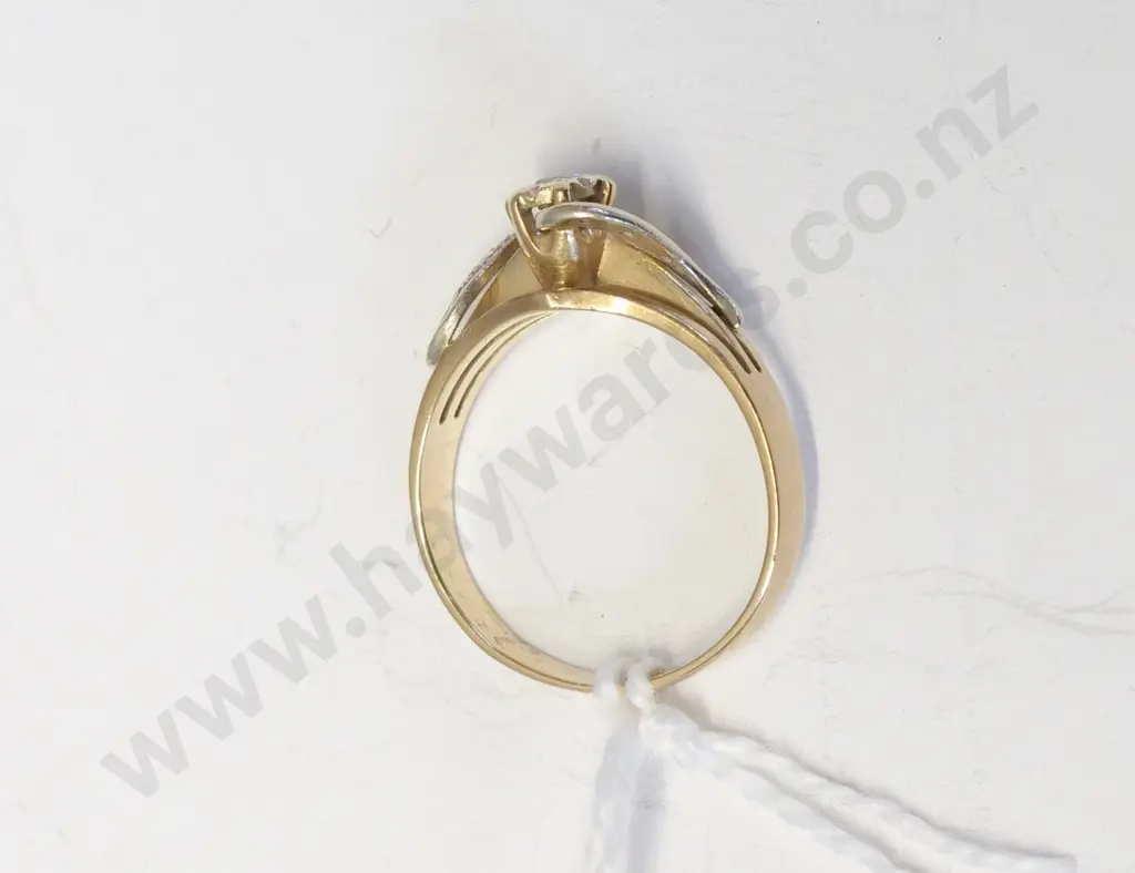9ct diamond ring stamped 375 Image 1++