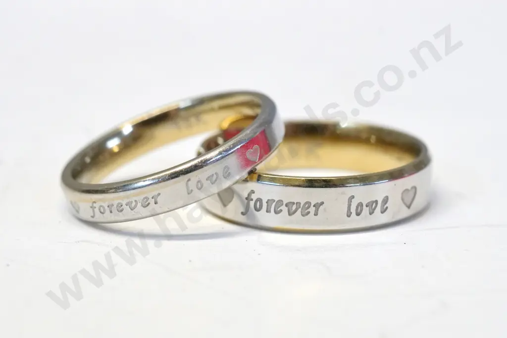 18ct matching weding rings engraved 'forever love' Image 1++