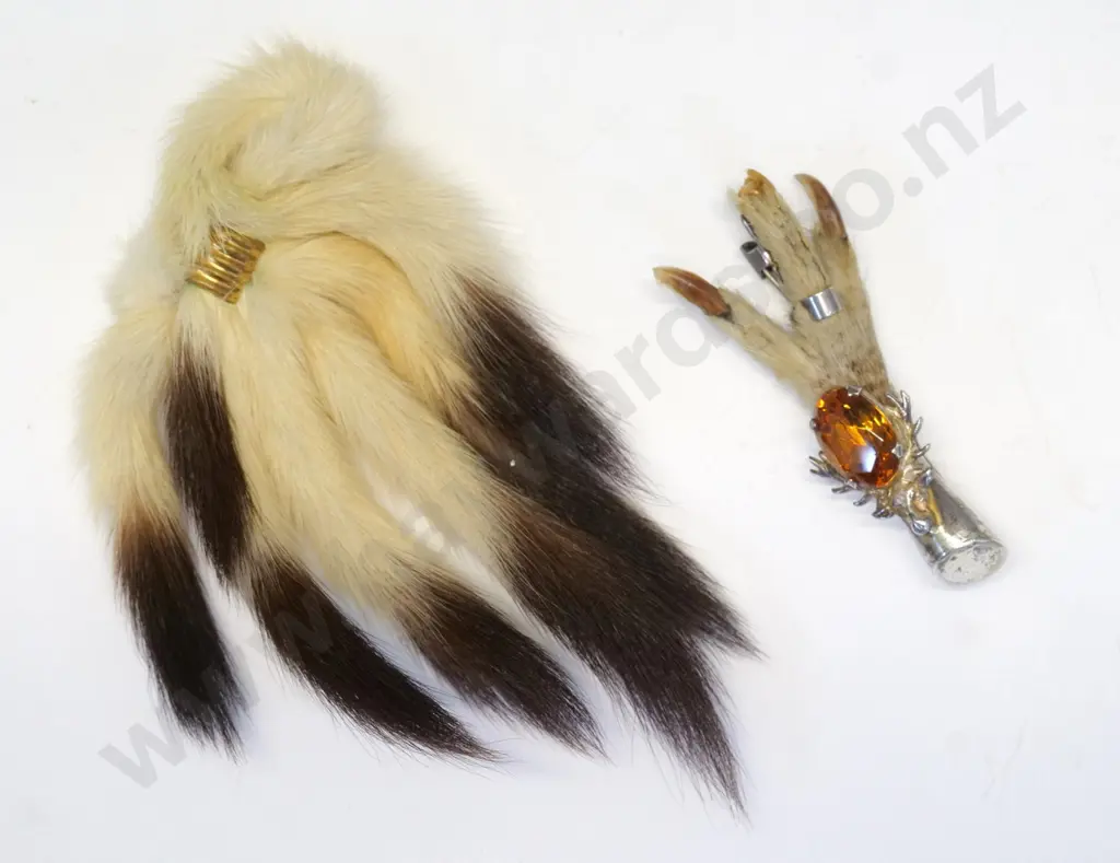 claw brooch & a fur brooch Image 1++