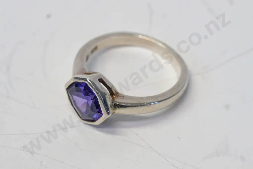 silver amethyst ring stamped 925 Image 1++