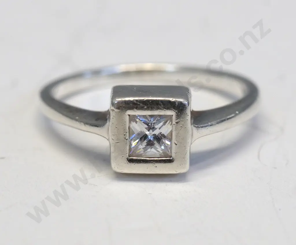 silver cz ring stamped 925 Image 1++