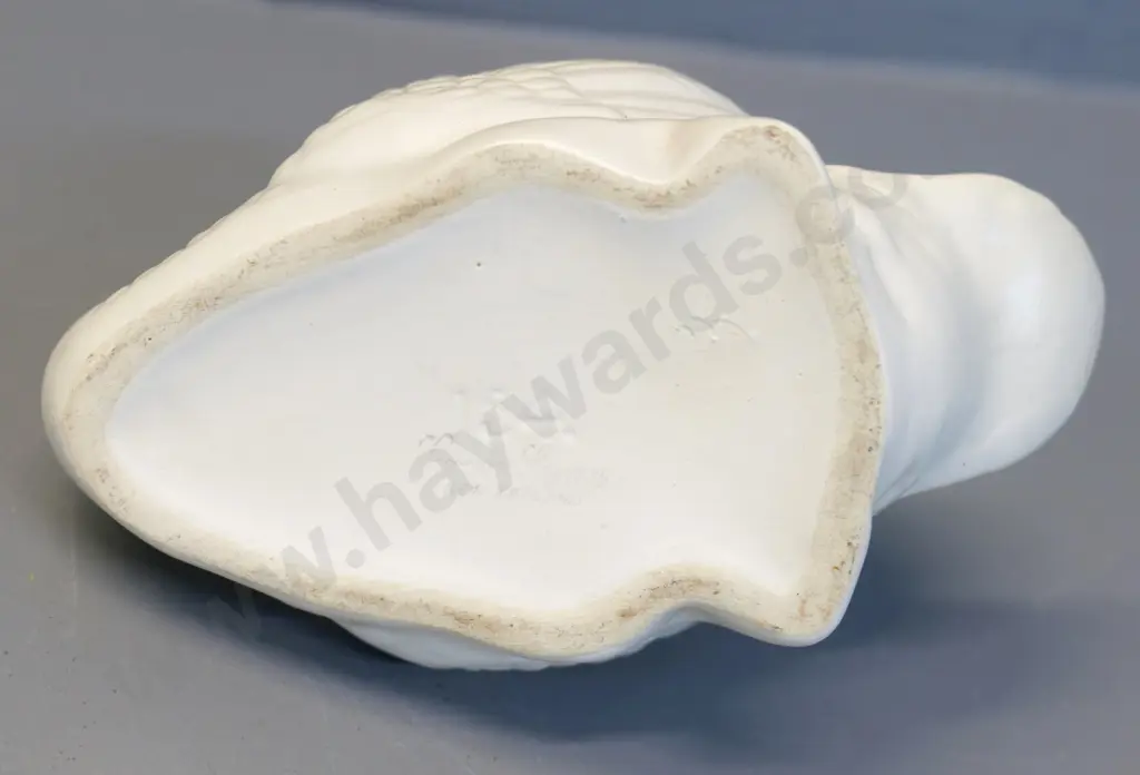 Crown Lynn small swan vase No. 154. H-100 L-140 Image 1++