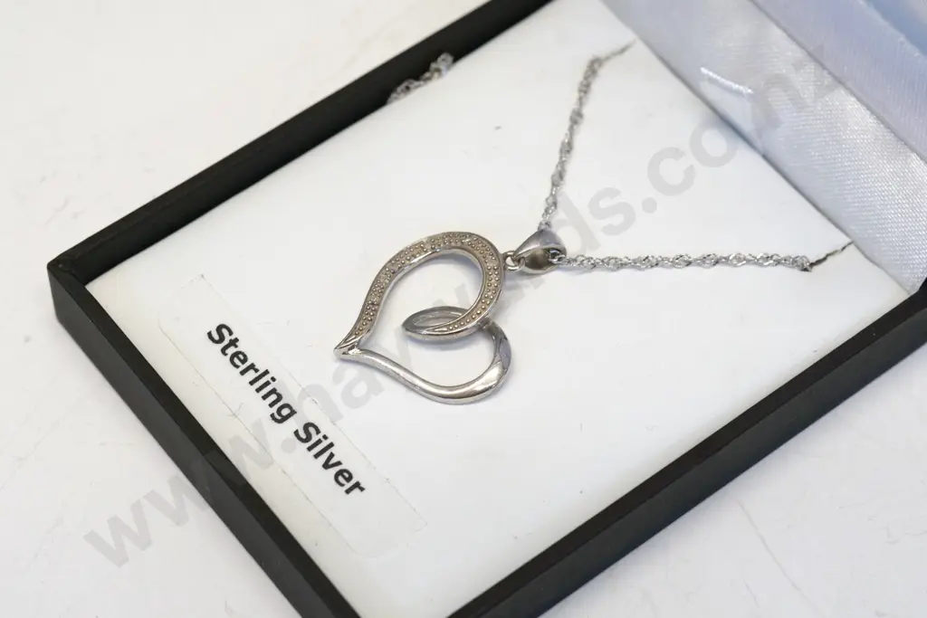 silver heart necklace stamped 925 Image 1++