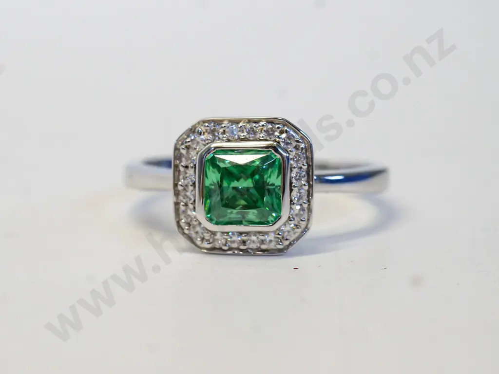 silver cz & emerald dress ring stamped 925 Image 1++