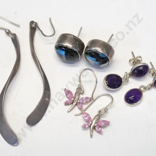 4 pairs of asstd earrings
