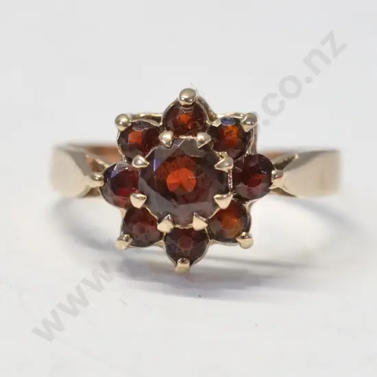 9ct garnet ring - stamped
