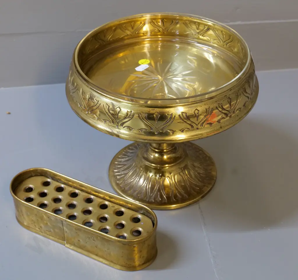 2 brass items - comport bowl with glass liner H190 D220 and a flower trough Image 1++