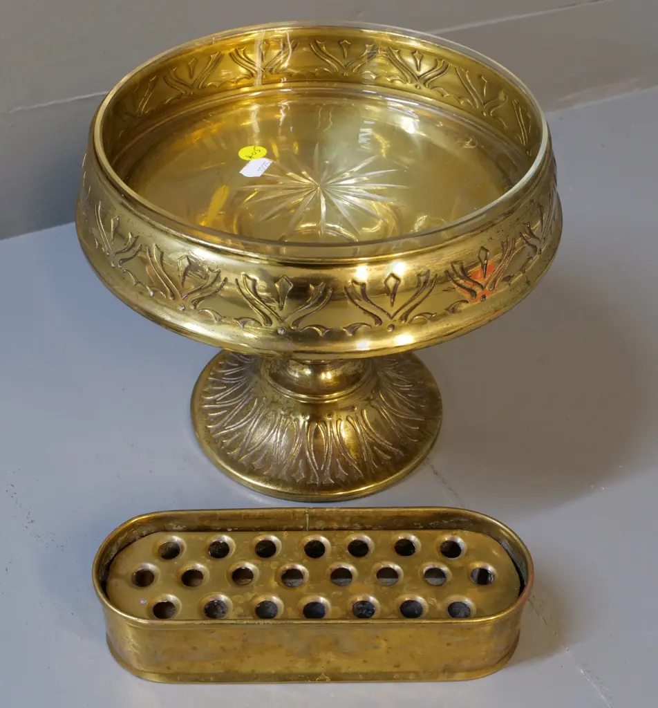 2 brass items - comport bowl with glass liner H190 D220 and a flower trough Image 1++