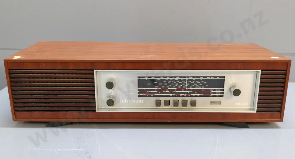 retro Philips Hilversum wood-cased mantel radio - going but volume knob crackly H160 W630 D230 Image 1++