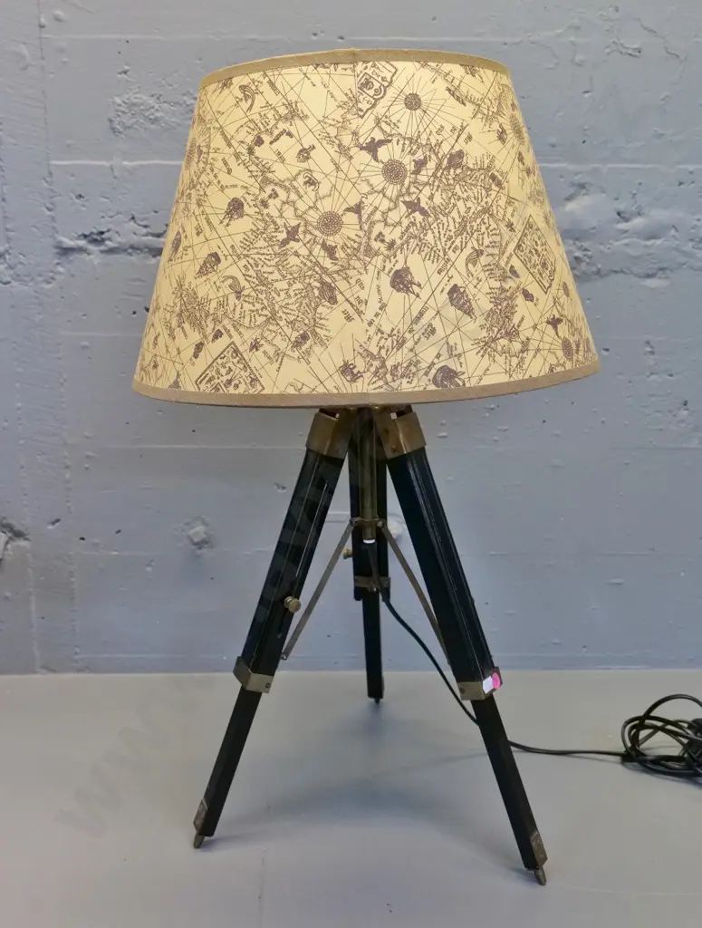 reproduction timber tripod table lamp with brass fittings, antique motif shade H700 D410 Image 1++