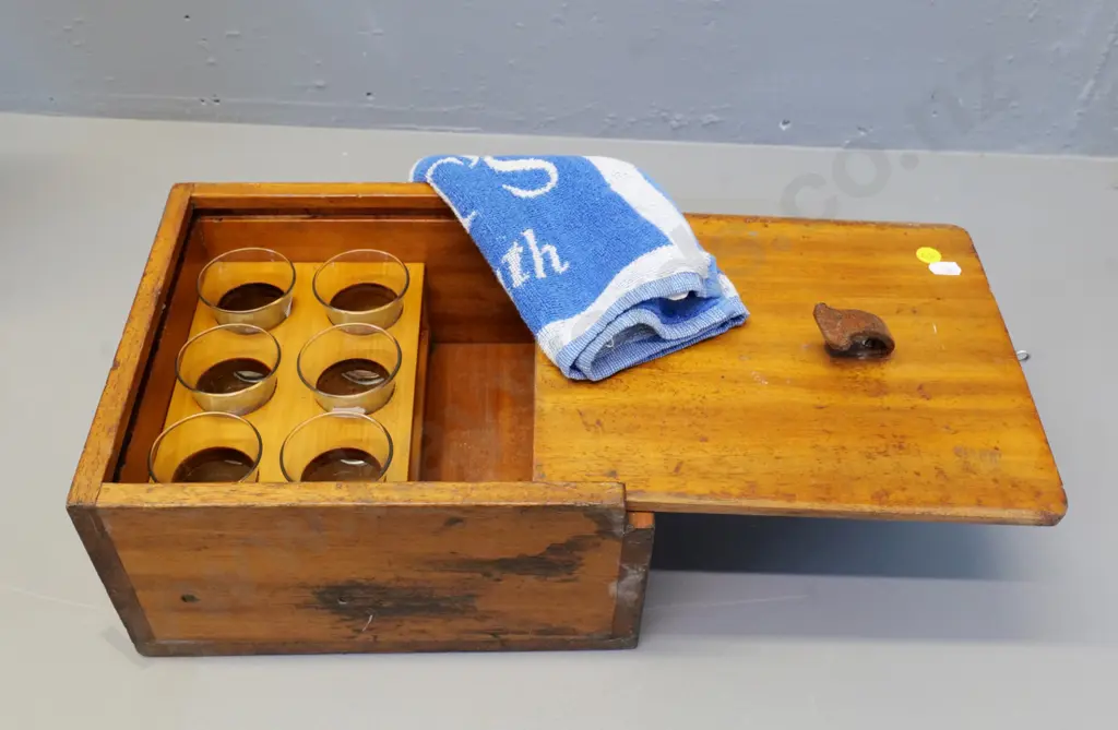 vintage mahogany wooden case portable spirits set with 6 spirit, Speights bar towel, space for bottles H230 W265 Image 1++