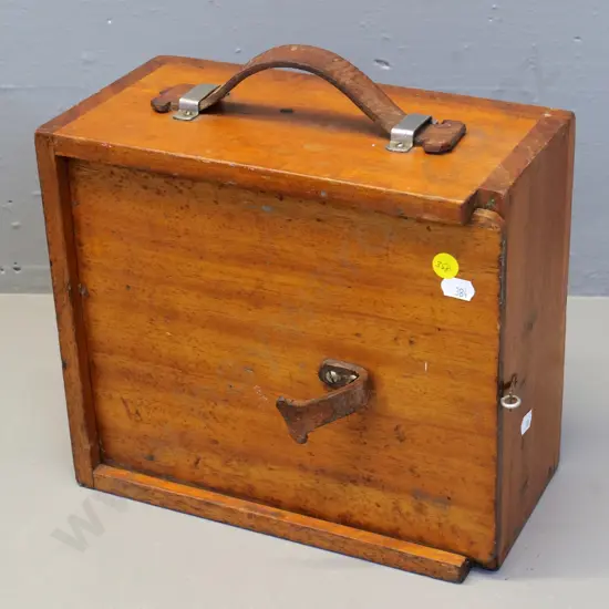 vintage mahogany wooden case portable spirits set with 6 spirit, Speights bar towel, space for bottles H230 W265